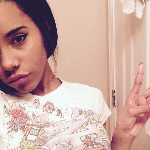 Profile Picture of Shania Johnson (@niacjohns) on Poshmark