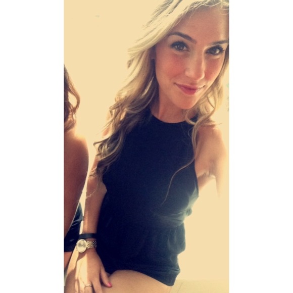 Profile Picture of Jane Collins (@jwecollins91) on Poshmark
