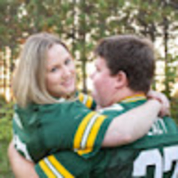 Profile Picture of Kira Zelinski (@flenzkr) on Poshmark