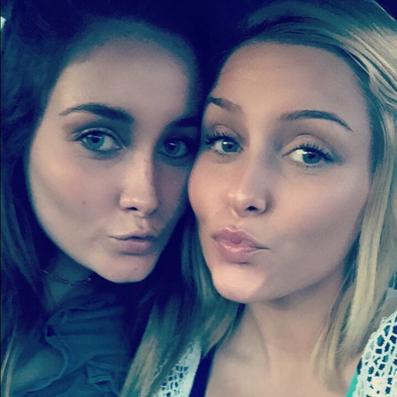 Profile Picture of Emily Hanic (@emnhanic) on Poshmark