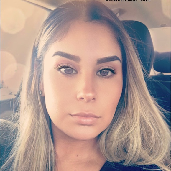 Profile Picture of Brianna Schook (@briannas920) on Poshmark