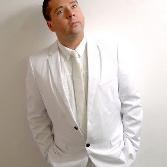 Profile Picture of Robin Elliott (@robinelliott) on Twitter
