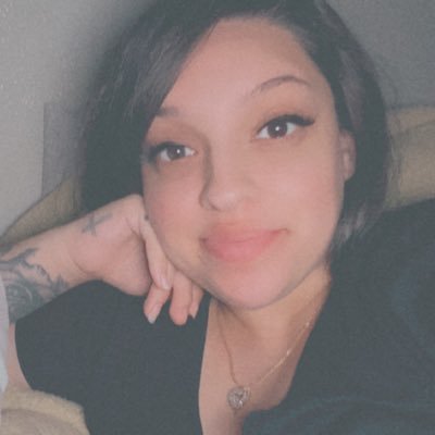 Profile Picture of Rosemary Gonzalez (@Flvwrvse) on Twitter