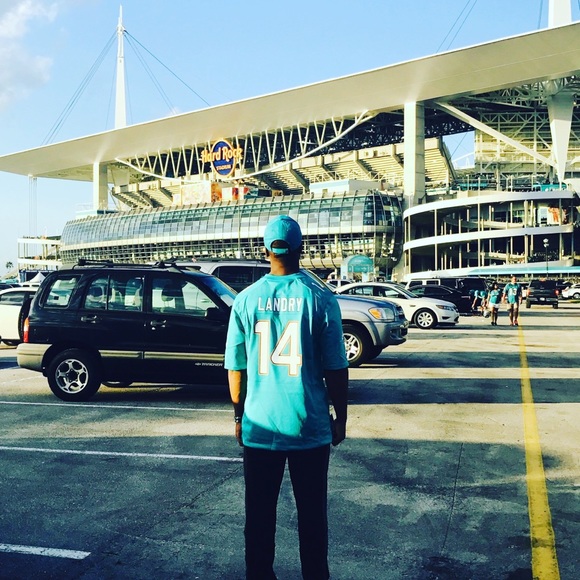 Profile Picture of Brandon Sakers (@brandonsakers) on Poshmark