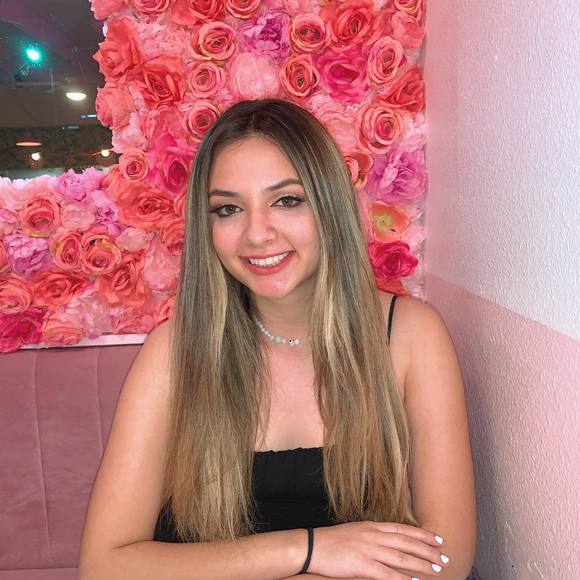 Profile Picture of April Allen (@april46675) on Poshmark