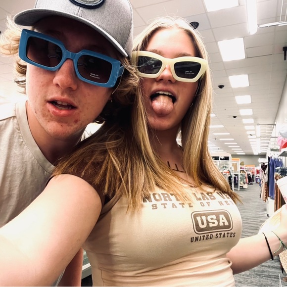 Profile Picture of Bailee Thomas (@blittlebuck0806) on Poshmark