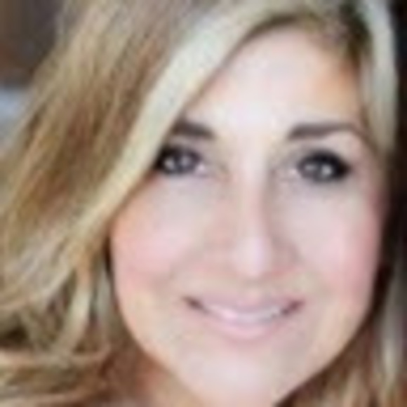 Profile Picture of Renae Tastad (@r_tastad) on Poshmark