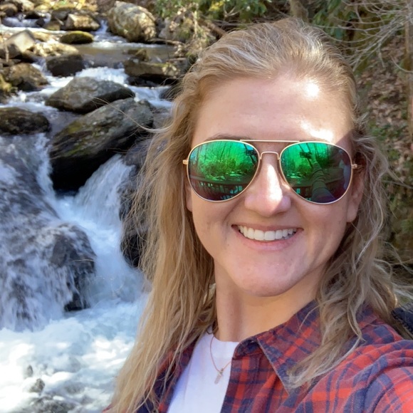 Ariel Moreno - Poshmark Profile Picture of Ariel Moreno (@ariel_moreno) on Poshmark