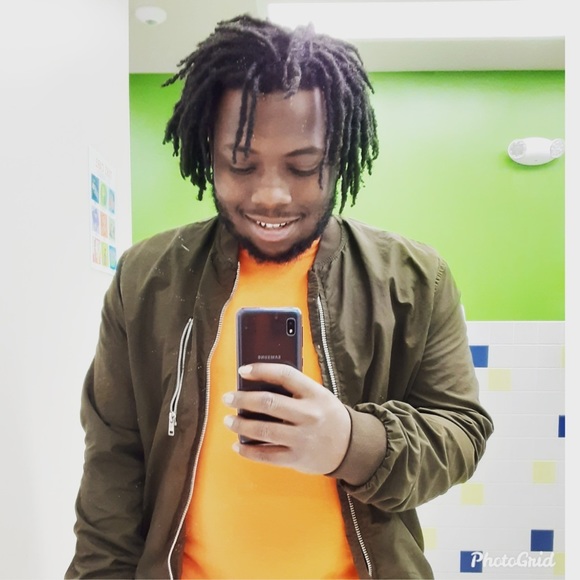 Profile Picture of Aaron Ford (@aaron773) on Poshmark