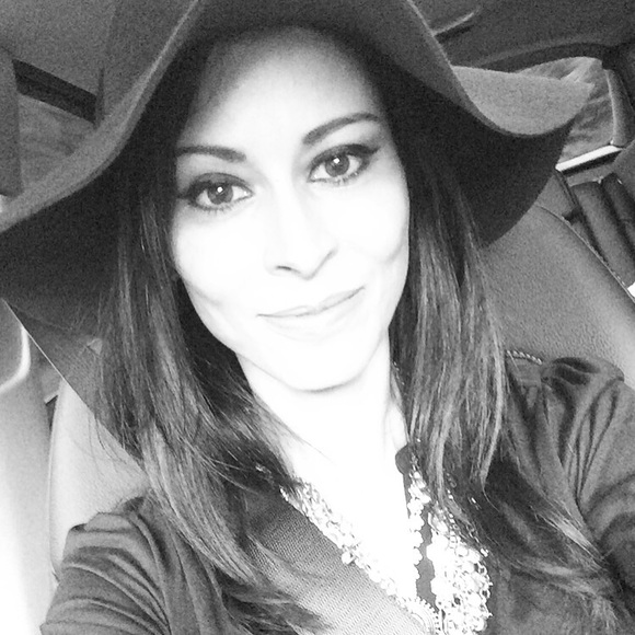 Profile Picture of Ana Lintner (@alint41) on Poshmark