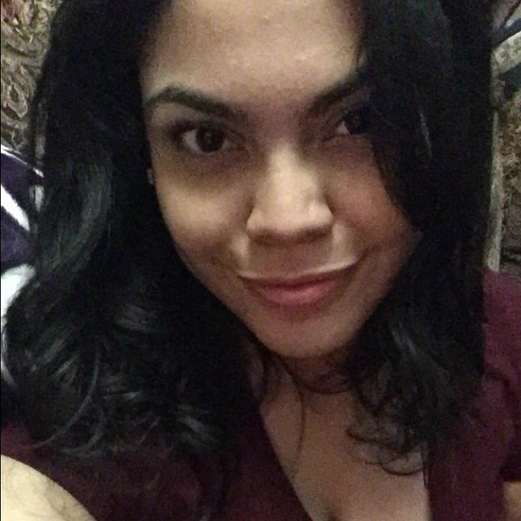 Profile Picture of Ria James (@refrazzle22) on Poshmark