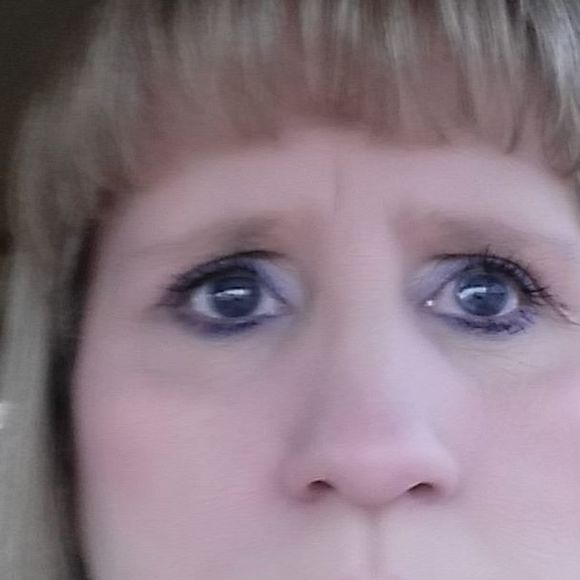 Profile Picture of Sandra Stevenson (@slstoesack) on Poshmark