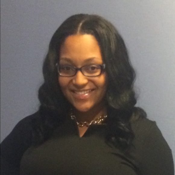 Profile Picture of Lorena Owens (@starr85) on Poshmark