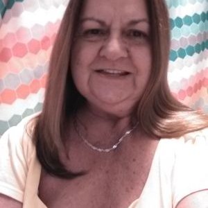 Profile Picture of Sandra T. Harrison. (@fizzie2244) on Twitter