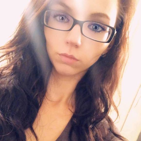 Profile Picture of Victoria Aulicino (@victoriaulicino) on Poshmark