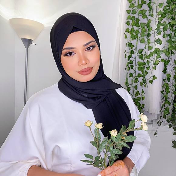 Profile Picture of Zakiya Ahmed (@zakiyaxahmed) on Poshmark