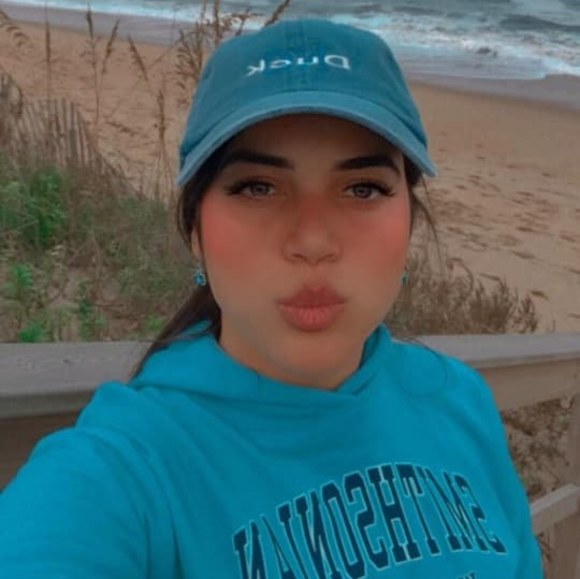 Profile Picture of Dayse Dayse (@dayseh) on Poshmark