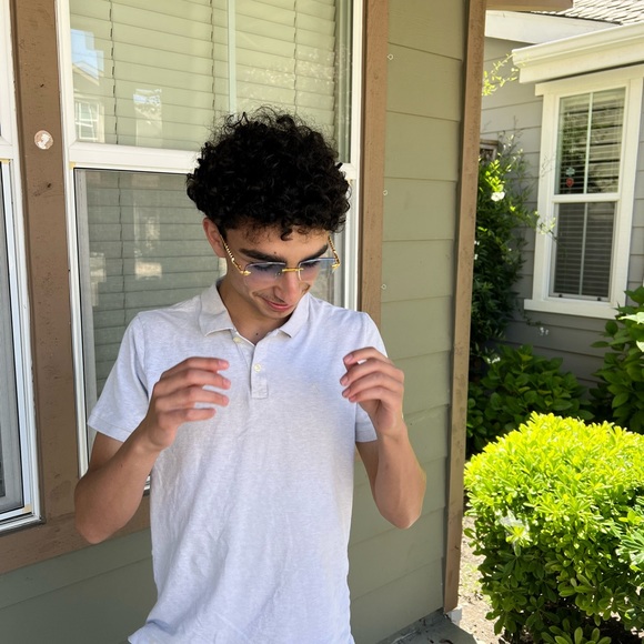 Profile Picture of Andrew Dada (@andrewdada11) on Poshmark