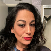 Profile Picture of Elle Nucci (@Elleanooch) on Youtube