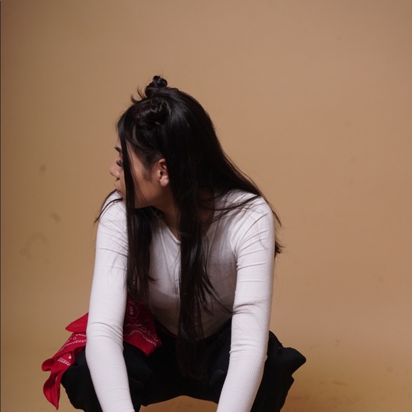 Valery Fallas - Poshmark Profile Picture of Valery Fallas (@valeryfallas) on Poshmark