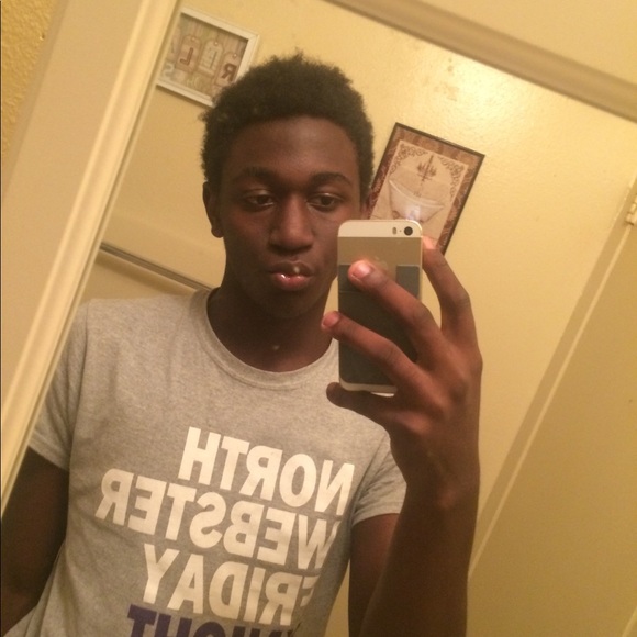 Profile Picture of Tommy Yates (@bombsoofficial) on Poshmark