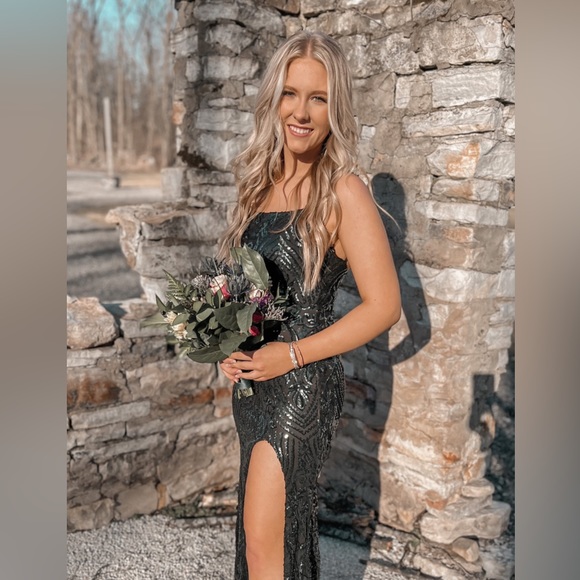 Profile Picture of Lydia Schultz (@lydiakschultz) on Poshmark