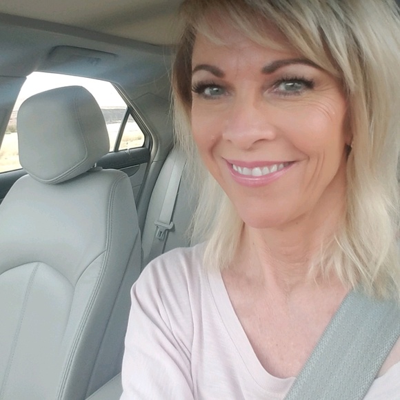 Profile Picture of Janis Craig (@beechiecraig) on Poshmark