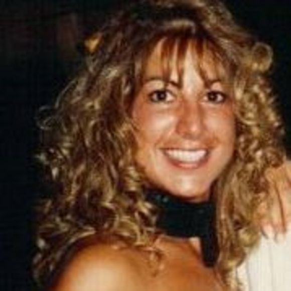 Profile Picture of Kim Stoukas roxbury (@kroxbury) on Poshmark
