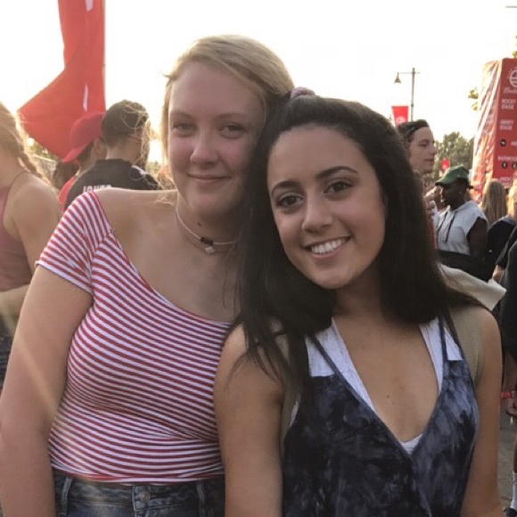 Julia Mcgovern - Poshmark Profile Picture of Julia Mcgovern (@juliamcgovern) on Poshmark