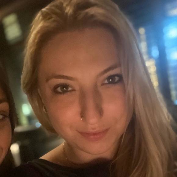 Profile Picture of Tiffany Fedorov (@tiff11223) on Poshmark