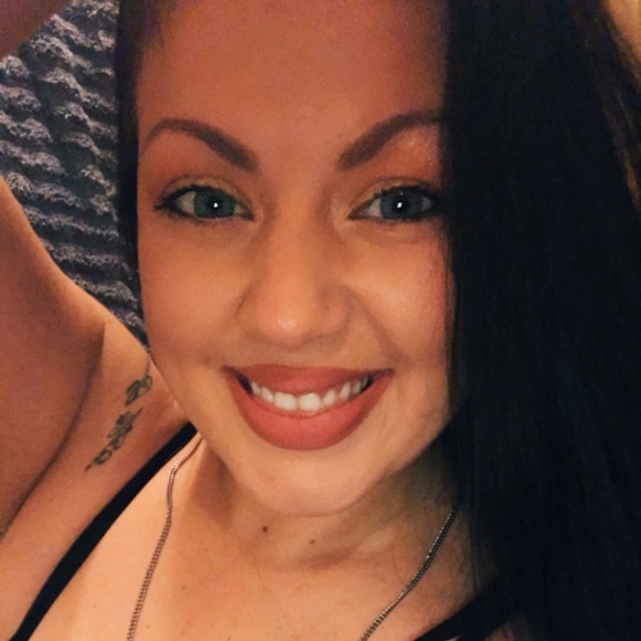Profile Picture of Alex Arango (@alexarango210) on Poshmark
