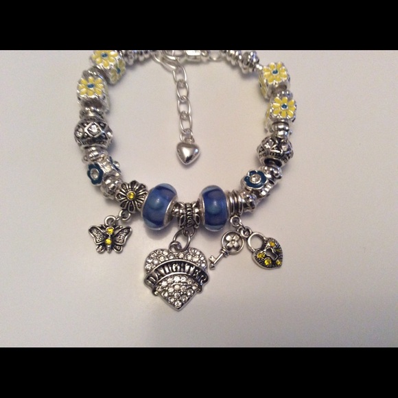 Profile Picture of Gwendolyn Batiste (@geebat) on Poshmark