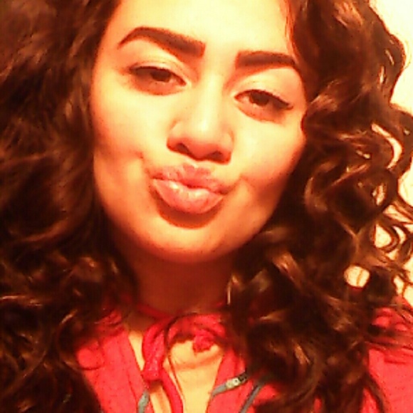 Profile Picture of Ariel Fuentes (@camposqueen2k14) on Poshmark