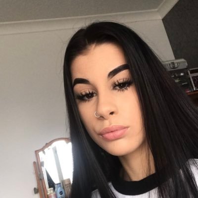 Profile Picture of Phoebe Phillips (@phoebephillips0) on Twitter