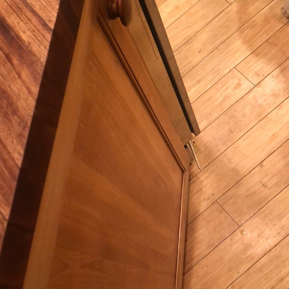 Profile Picture of Iris Ross (@sirissor) on Poshmark