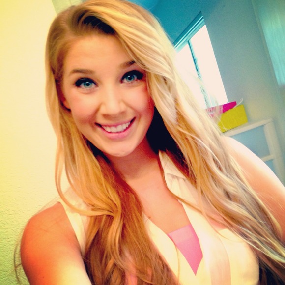 Profile Picture of Victoria Verbanic (@torilauren12) on Poshmark