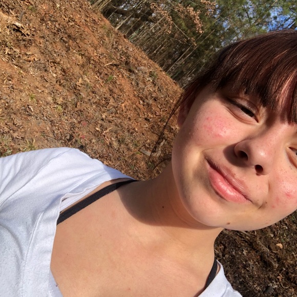 Profile Picture of Ruby Brooks (@rubyjb0424) on Poshmark