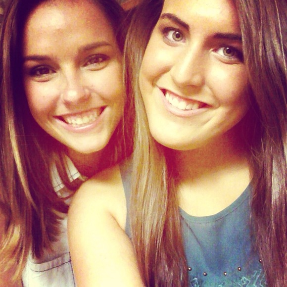 Cara Garretson - Poshmark Profile Picture of Cara Garretson (@carabearr5) on Poshmark