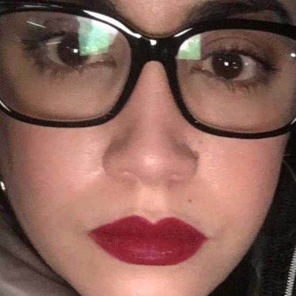 Profile Picture of Violeta Sanchez (@violeta_28_) on Poshmark