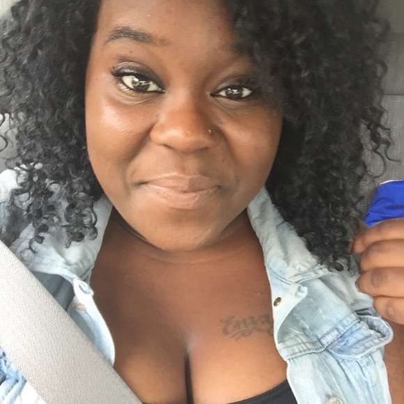 Profile Picture of Brianah Pressley (@skintonehershey) on Poshmark