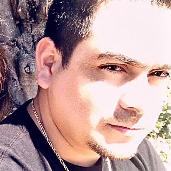 Profile Picture of Daniel Montes (@montesgdl) on Poshmark
