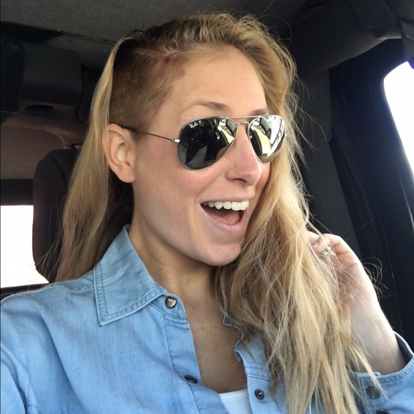 Profile Picture of Alexzandra Dodds (@deedledodds) on Poshmark