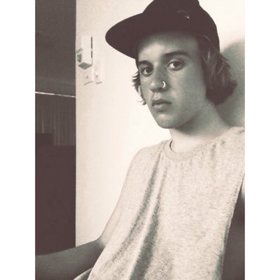 Profile Picture of Dylan Knowles (@vDylll) on Twitter