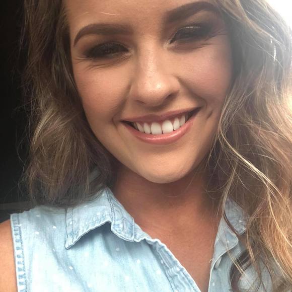 Profile Picture of Taylor Tebault (@taylortebault) on Poshmark