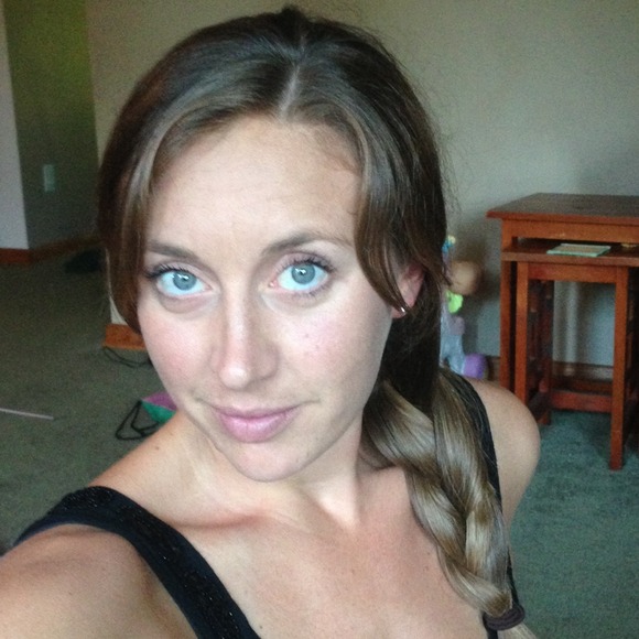 Profile Picture of Carly Sarbak (@cymbidium20) on Poshmark