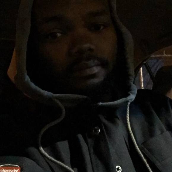 Profile Picture of Bennie Sellers (@buttns92) on Poshmark