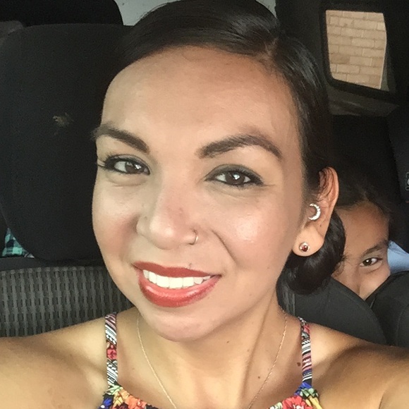 Profile Picture of Heather Sweezy (@thesweezette) on Poshmark