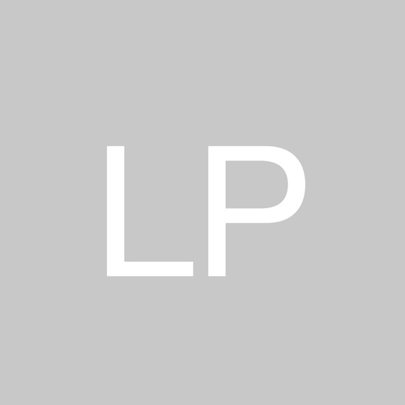 Profile Picture of Lisa Paley (@lisabuysstuff) on Poshmark
