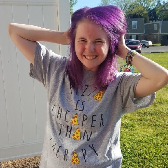 Profile Picture of Beth Maynard (@beth_maynard) on Poshmark