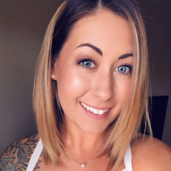 Profile Picture of Paige Baverstock (@paigebaverstock) on Poshmark